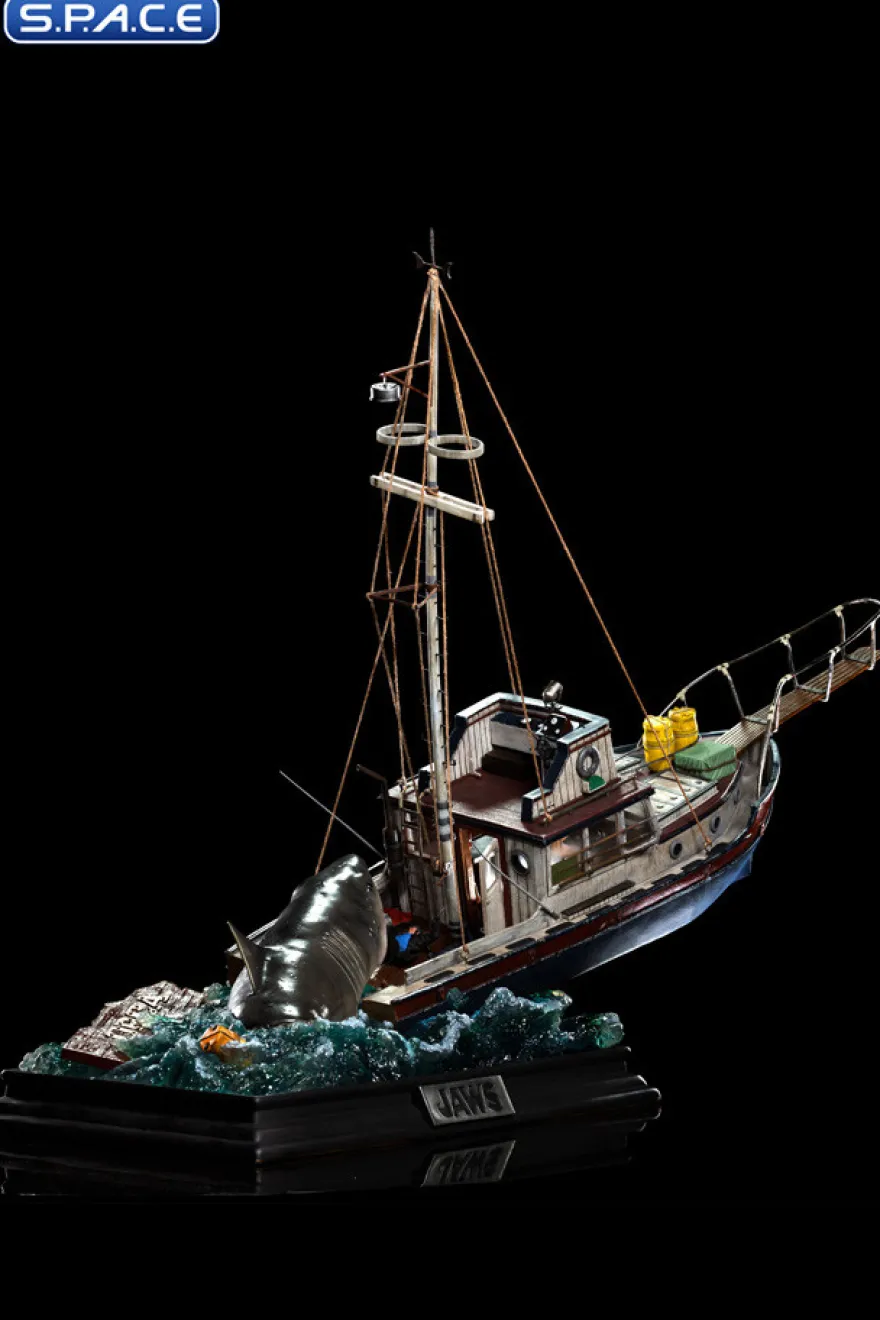 1/20 Scale Jaws Attack Demi Art Scale Statue
