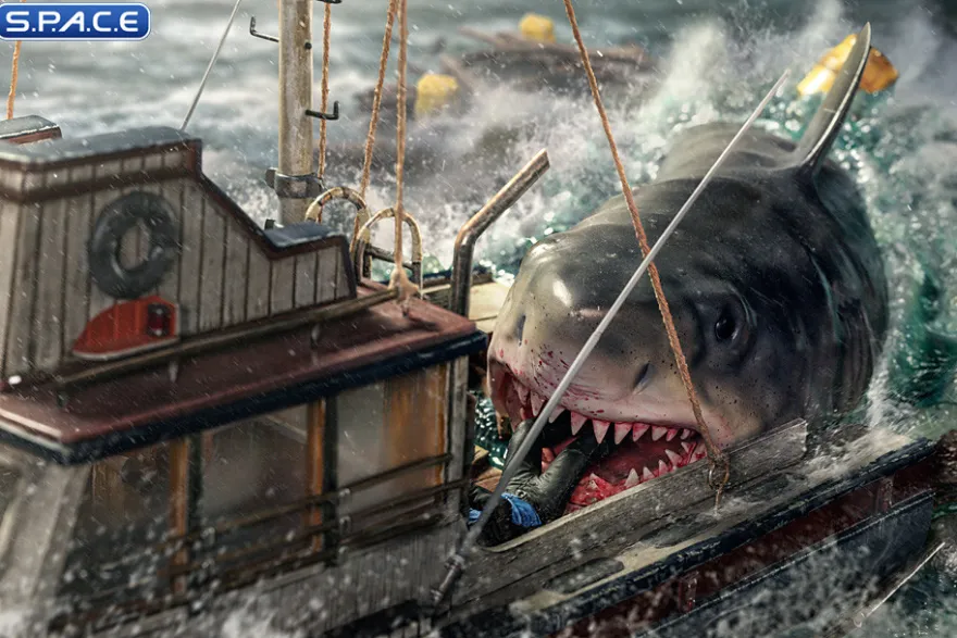 1/20 Scale Jaws Attack Demi Art Scale Statue