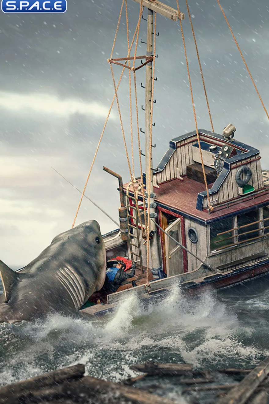 1/20 Scale Jaws Attack Demi Art Scale Statue