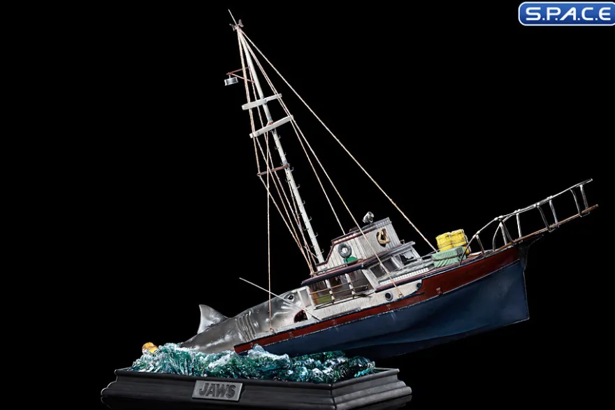 1/20 Scale Jaws Attack Demi Art Scale Statue