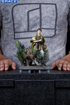 1/10 Scale Leia & Wicket Art Scale Statue