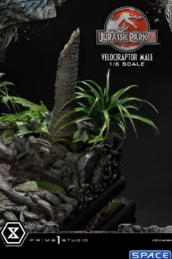 1/6 Scale Male Velociraptor Legacy Museum Collection Statue