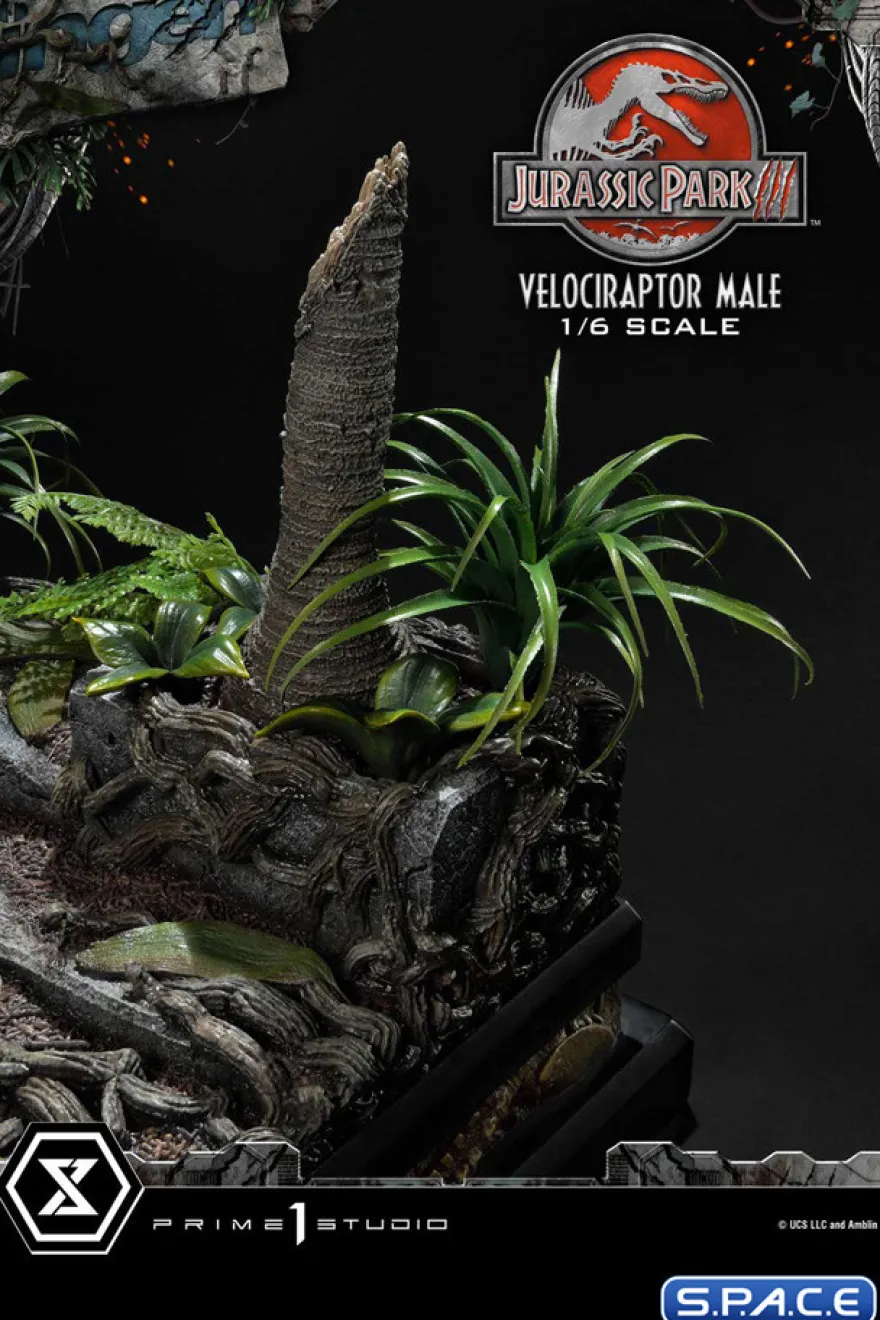 1/6 Scale Male Velociraptor Legacy Museum Collection Statue
