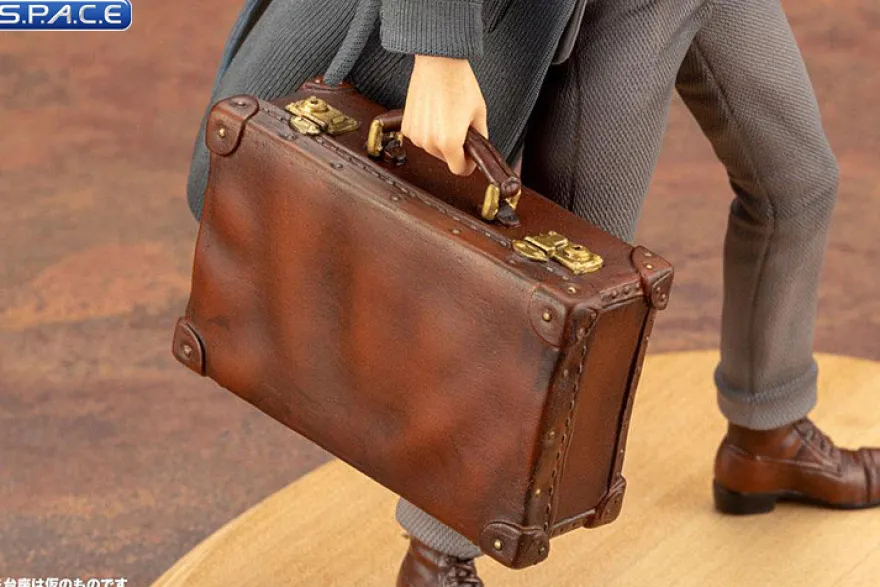 1/10 Scale Newt Scamander