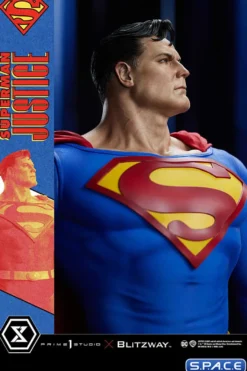 1/4 Scale Superman Premium Masterline Statue