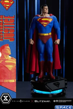 1/4 Scale Superman Premium Masterline Statue