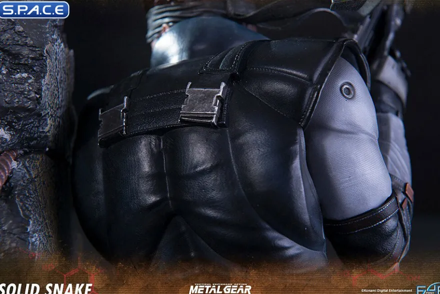 Solid Snake Statue
