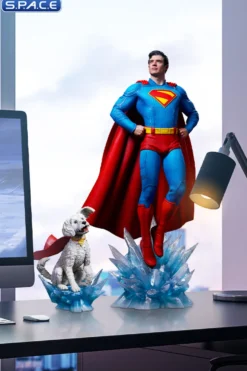 Superman Premium Format Figure