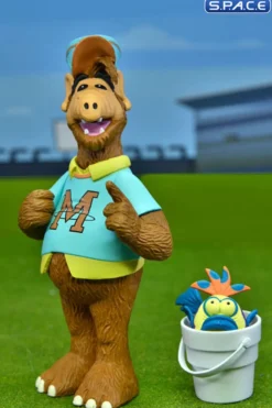 Toony Classics Gordon Shumway with Mallet, Fish & Bucket