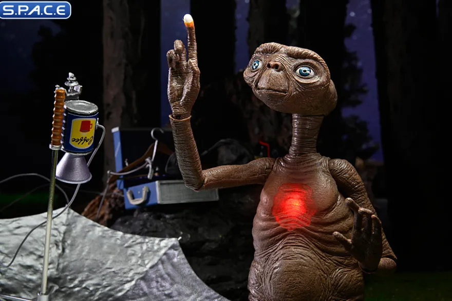 Ultimate Deluxe E.T. with LED Chest 40th Anniversary