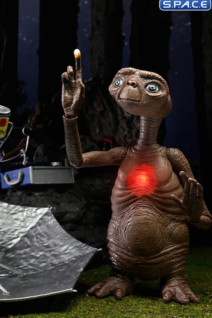 Ultimate Deluxe E.T. with LED Chest 40th Anniversary