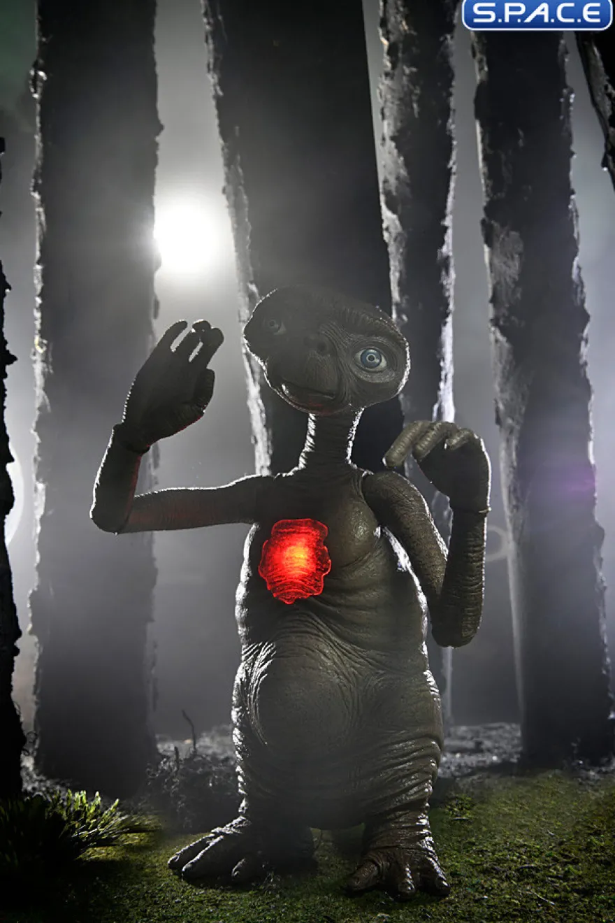 Ultimate Deluxe E.T. with LED Chest 40th Anniversary