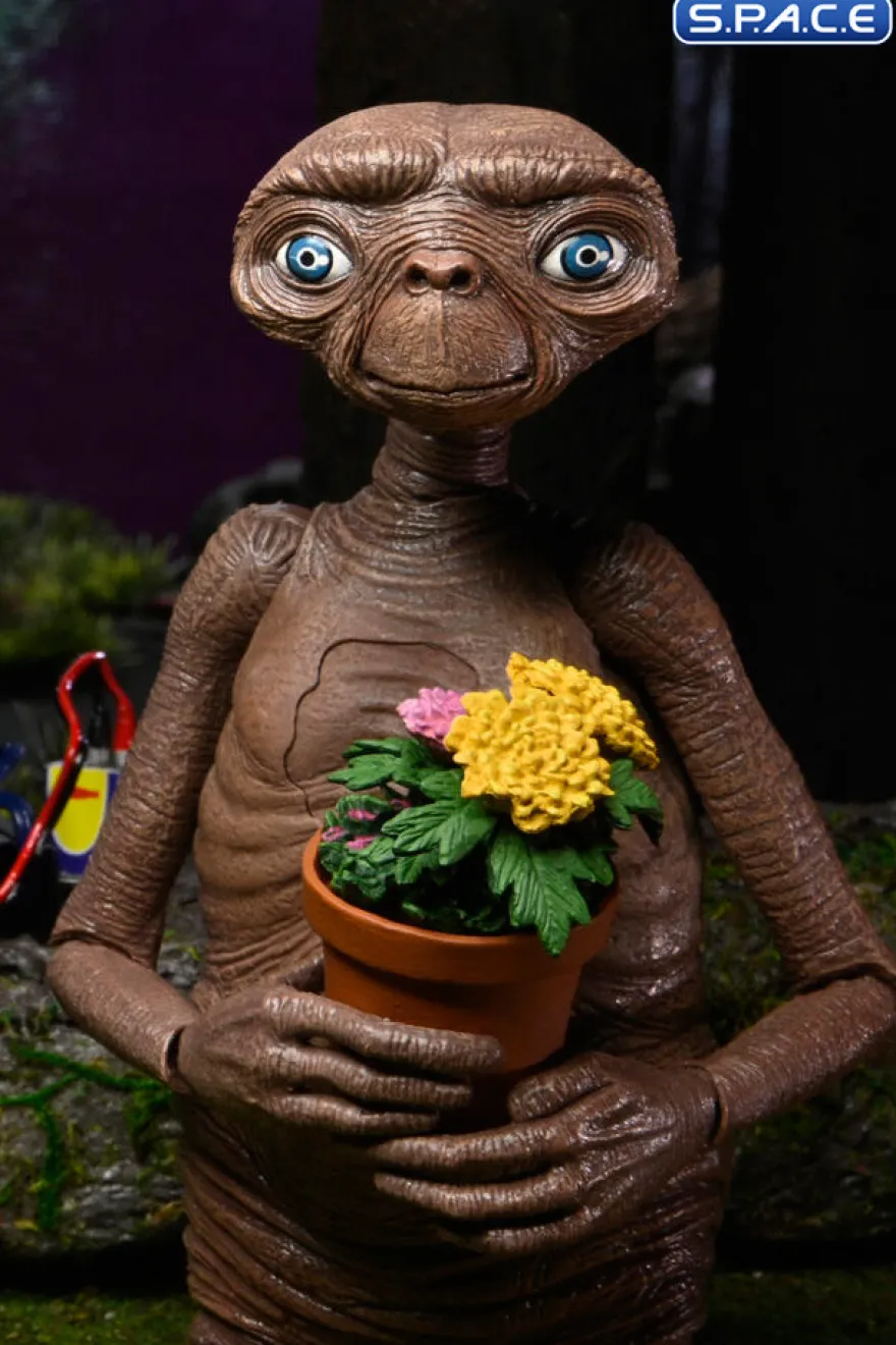 Ultimate Deluxe E.T. with LED Chest 40th Anniversary