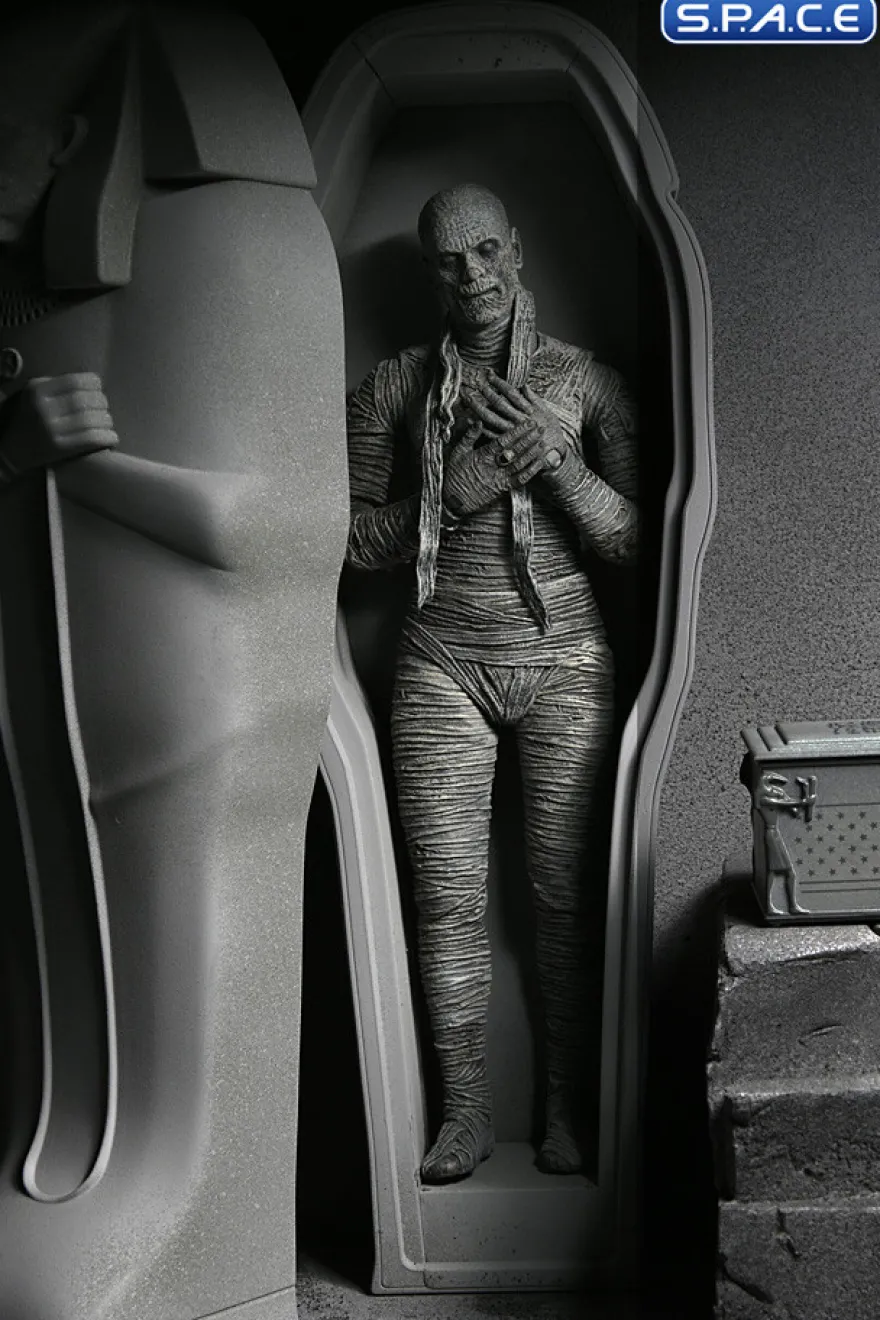 Ultimate Mummy - black & white ver.