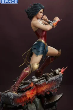 Wonder Woman »Saving the Day« Premium Format Figure