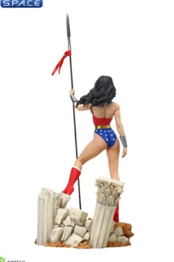 Wonder Woman Statue