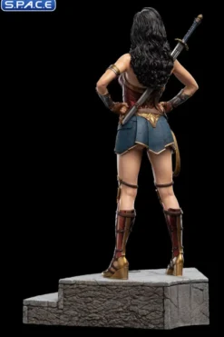 Wonder Woman Statue