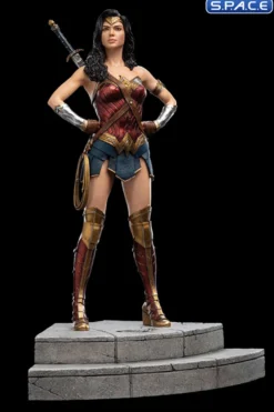 Wonder Woman Statue